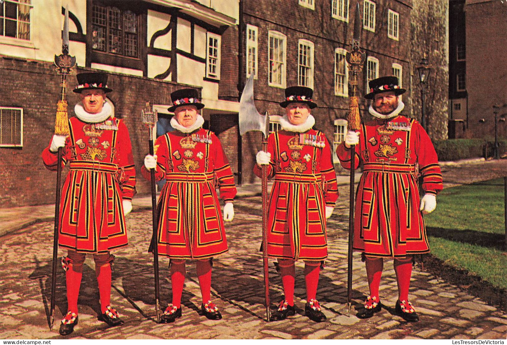 ROYAUME-UNI - Angleterre - London - Yeoman Warders At The Tower Of London - Carte Postale - Sonstige & Ohne Zuordnung
