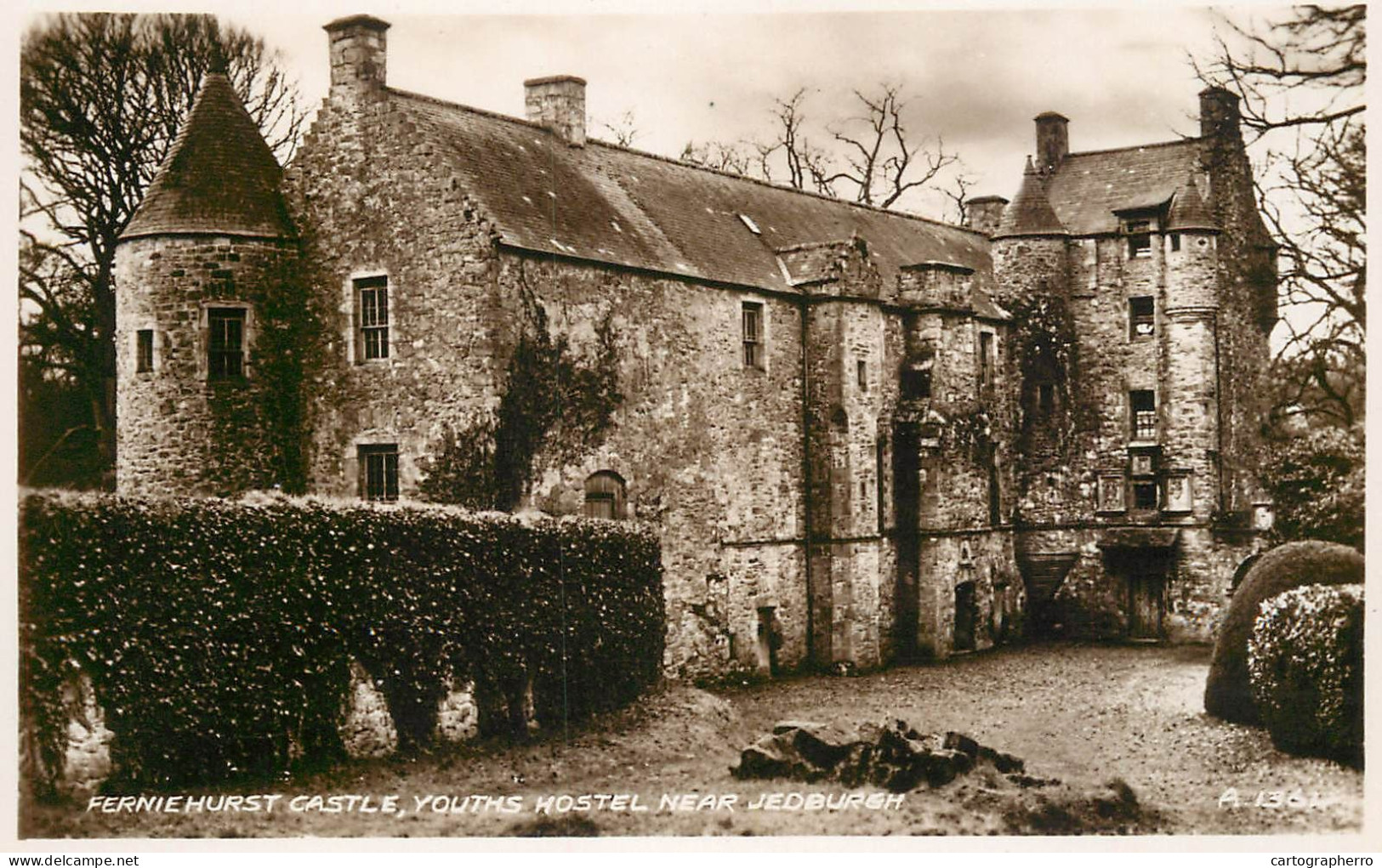 Scotland Ferniehurst Castle Youth Hostel Near Jedburgh - Hotel's & Restaurants