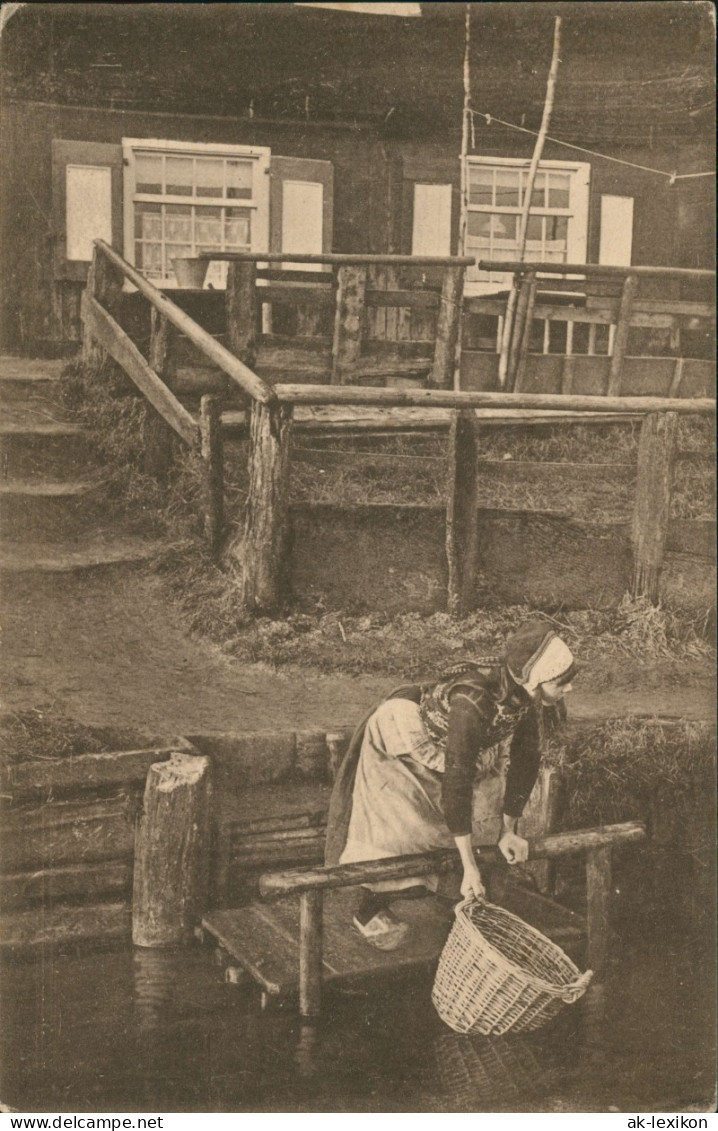 Postkaart Marken-Waterland Mädchen Beim Wäsche Waschen 1917 - Marken