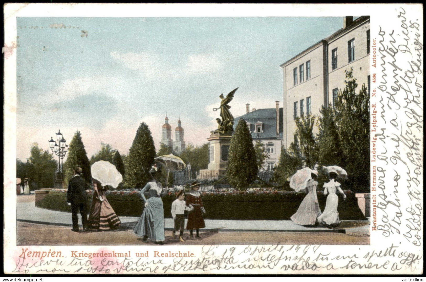 Kempten (Allgäu) Feine Herrschaften Vor Kriegerdenkmal Und Realschule 1908 - Kempten