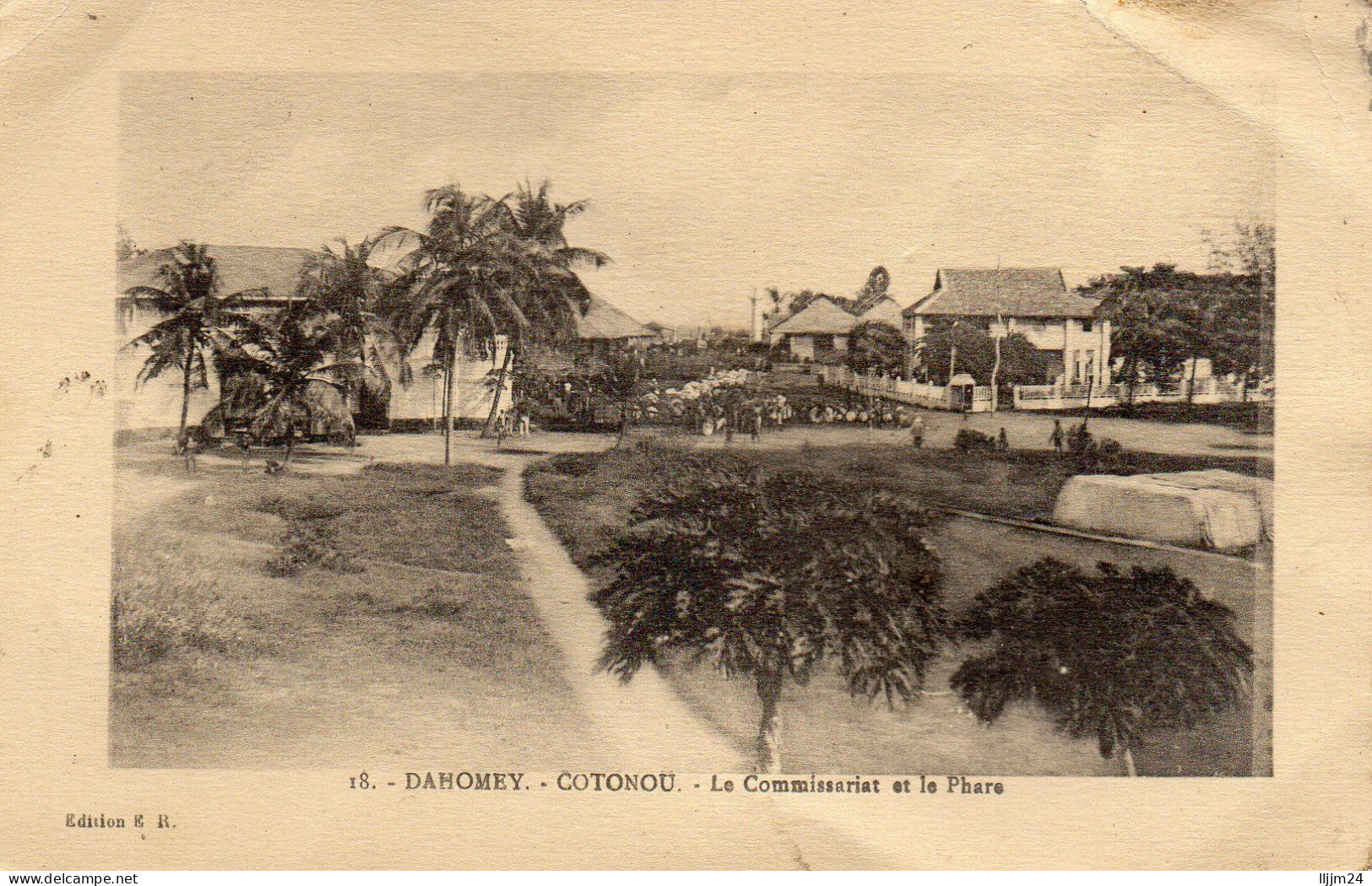 - COTONOU - Le Commissariat Et Le Phare - (C73) - Benin