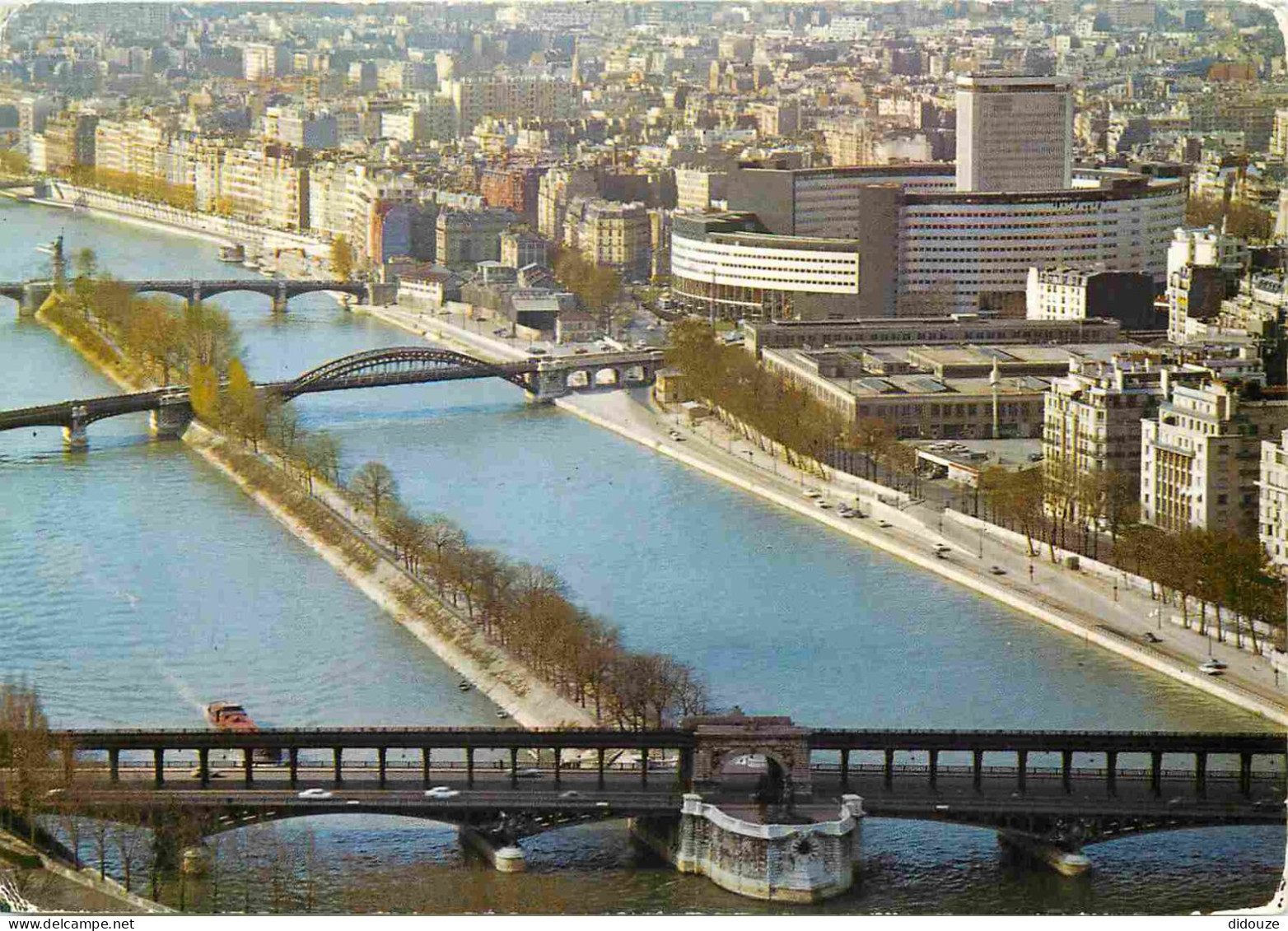 75 - Paris - La Seine Et Ses Bords - La Seine Et La Maison De L'ORTF - CPM - Voir Scans Recto-Verso - La Seine Et Ses Bords