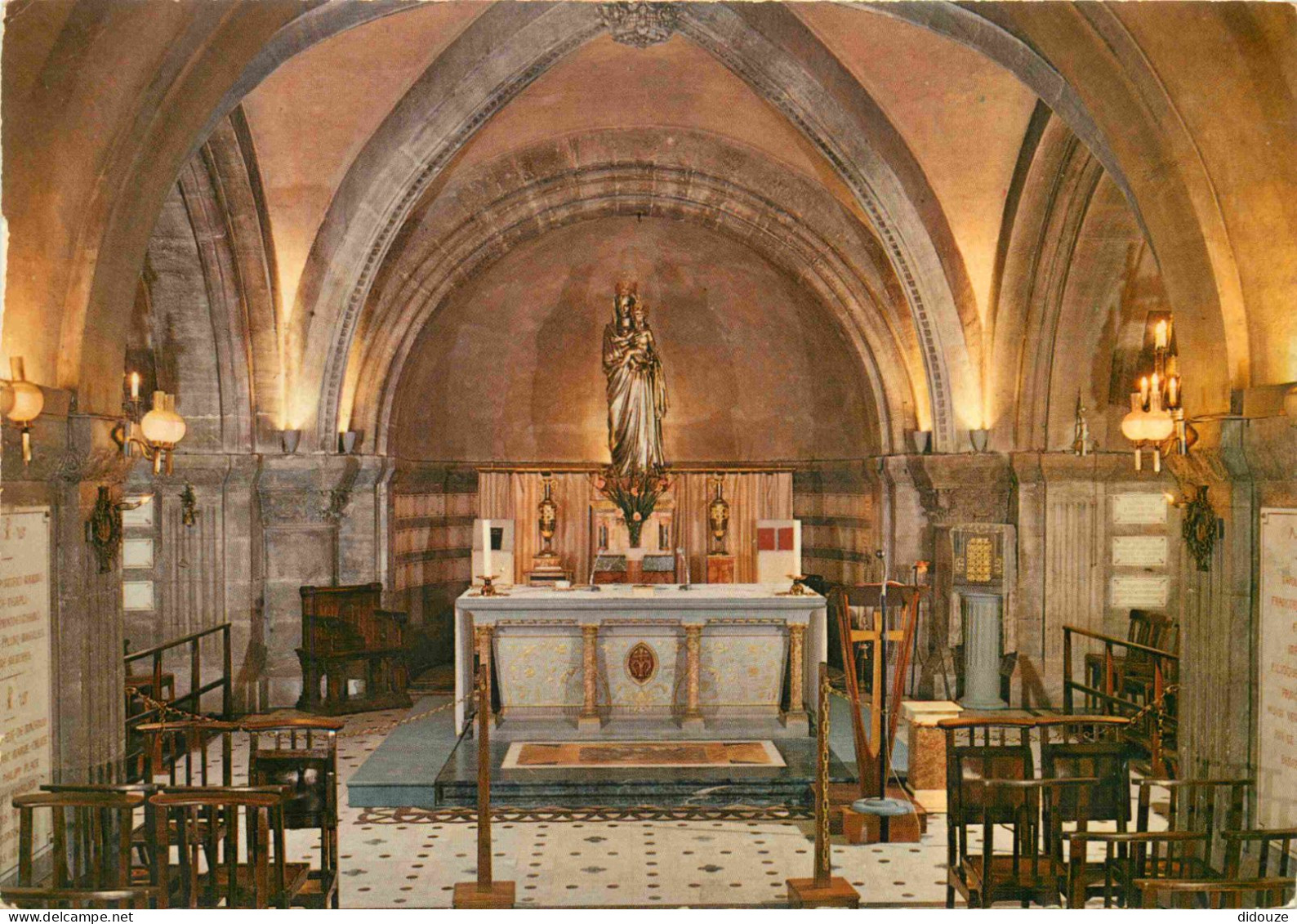 13 - Marseille - Intérieur De La Basilique Notre Dame De La Garde - Le Maître-Autel De La Crypte - CPM - Voir Scans Rect - Notre-Dame De La Garde, Ascenseur