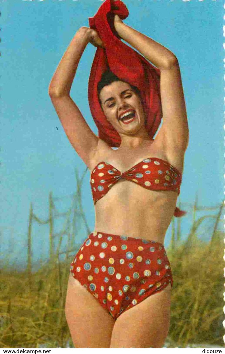 Thèmes - Pin-ups - Femme En Maillot De Bain - Baigneuse - Carte Dentelée - CPSM Format CPA - Voir Scans Recto-Verso - Pin-Ups