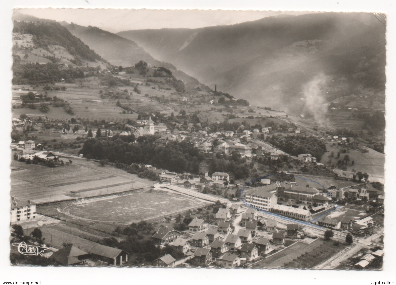 UGINE  73  LE CHEF-LIEU D'UGINE ET LE NOUVEAU QUARTIER  -  VUE AÉRIENNE - Ugine