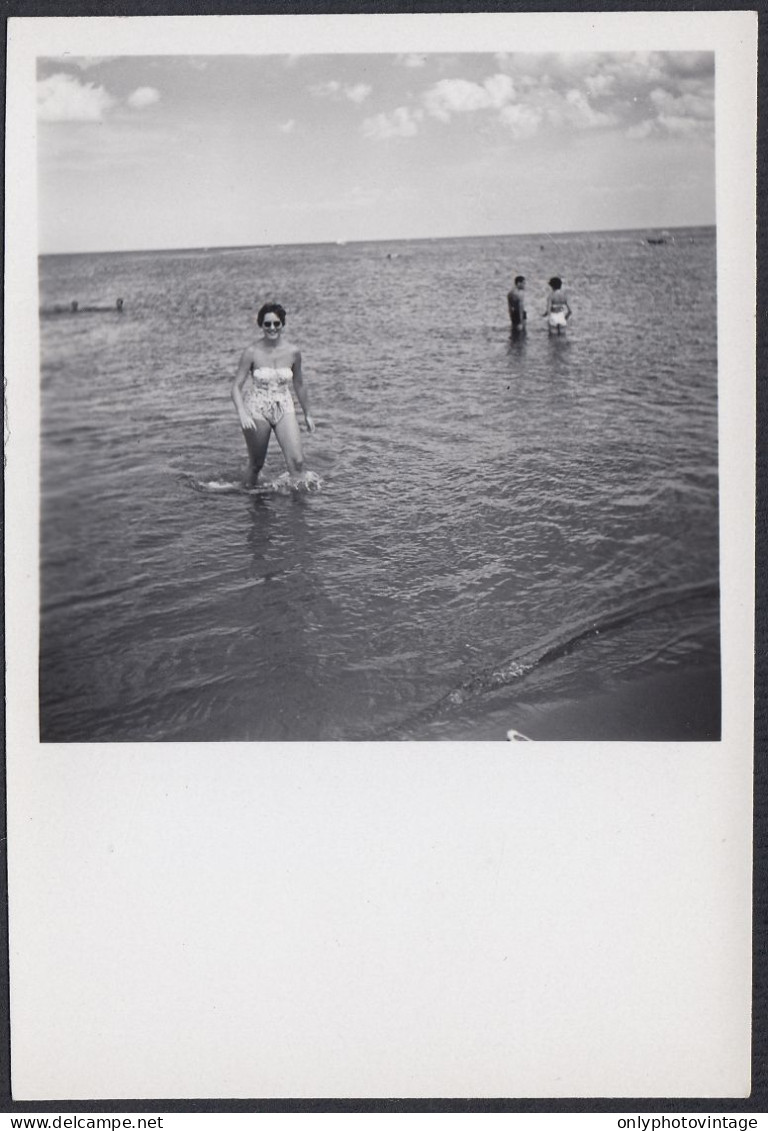 Riccione (RN) 1952 - Donna In Mare - Fotografia D'epoca - Orte