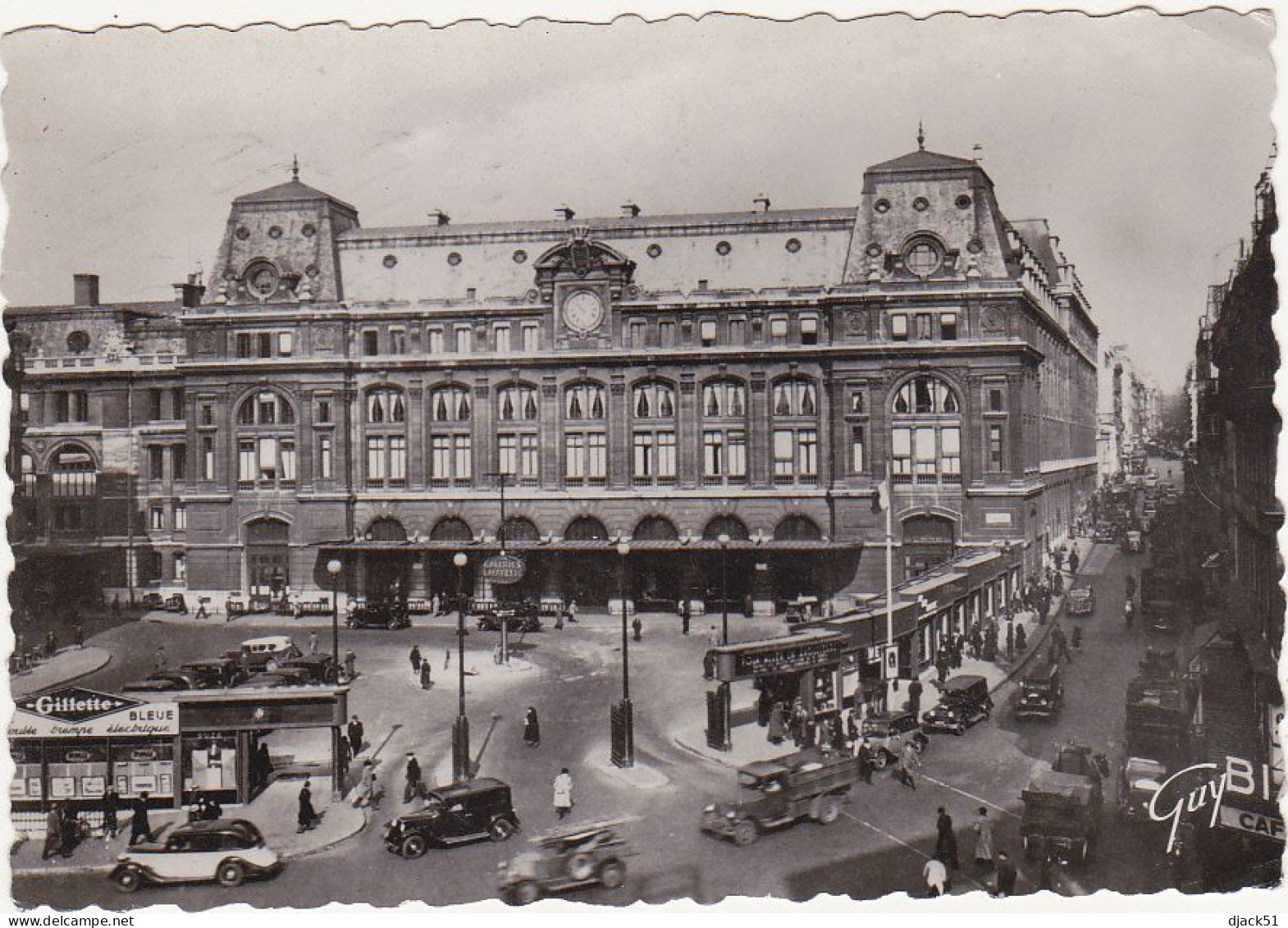 75 - PARIS ET SES MERVEILLES - La Gare De Saint-Lazare - Cour Du Hâvre - 1946 / Voitures, Camions - Pariser Métro, Bahnhöfe