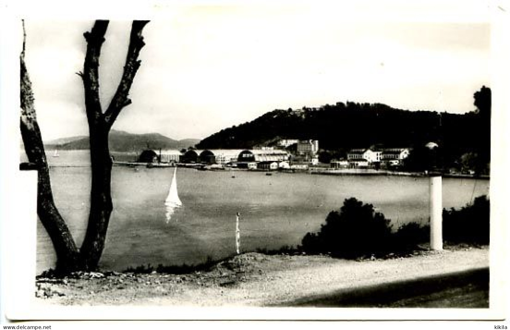 CPSM  9 X 14  Var  SAINT MANDRIER  Vue Générale - Aviation  Ecole Des Mécaniciens - Saint-Mandrier-sur-Mer