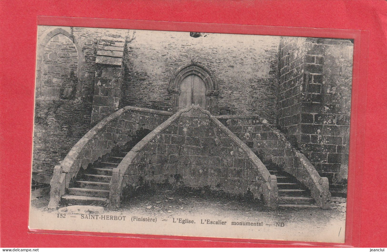 152. SAINT-HERBOT  .  L'EGLISE . L'ESCALIER MONUMENTAL  .  CARTE NON ECRITE - Saint-Herbot