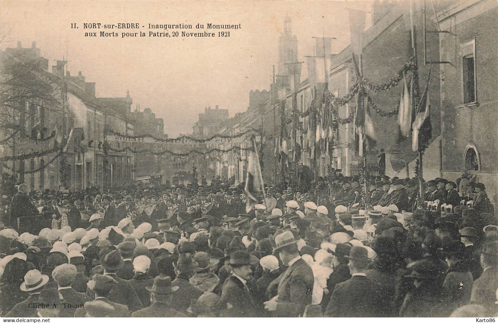 Nort Sur Erdre * Inauguration Du Monument Aux Morts Pour La Patrie , Le 20 Novembre 1921 * Fête Défilé Dans Une Rue - Nort Sur Erdre