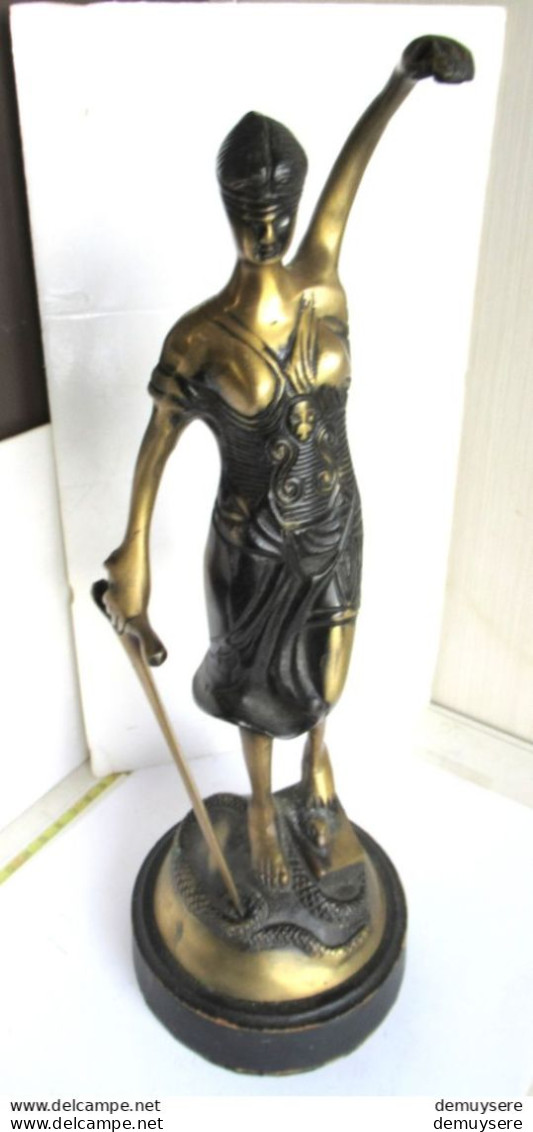 0404 16 -kas -30-15 - Vrouwe Justitia -WEEGSCHAAL ONTBREEKT - Lady Justice - LA BALANCE MANQUE - 32 CM -  1142 GRAM - Bronzen