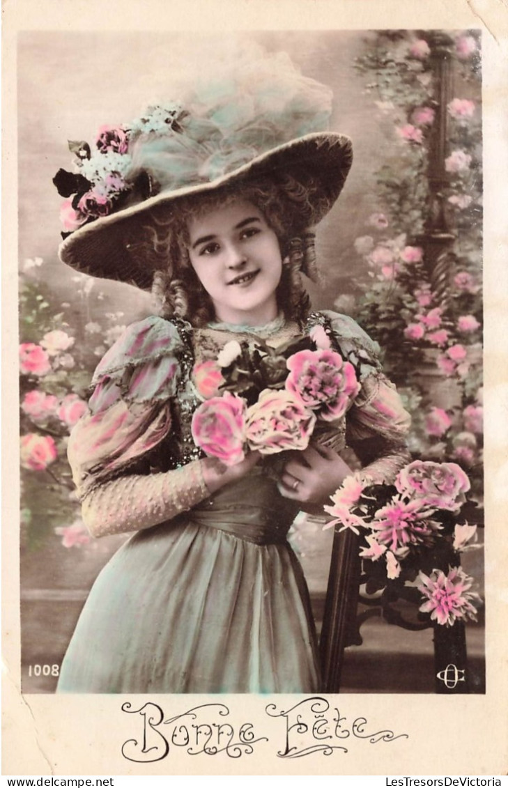 FETES - VOEUX - Bonne Fête - Jeune Fille Tenant Des Fleurs - Colorisé - Fleurs - Carte Postale Ancienne - Other & Unclassified