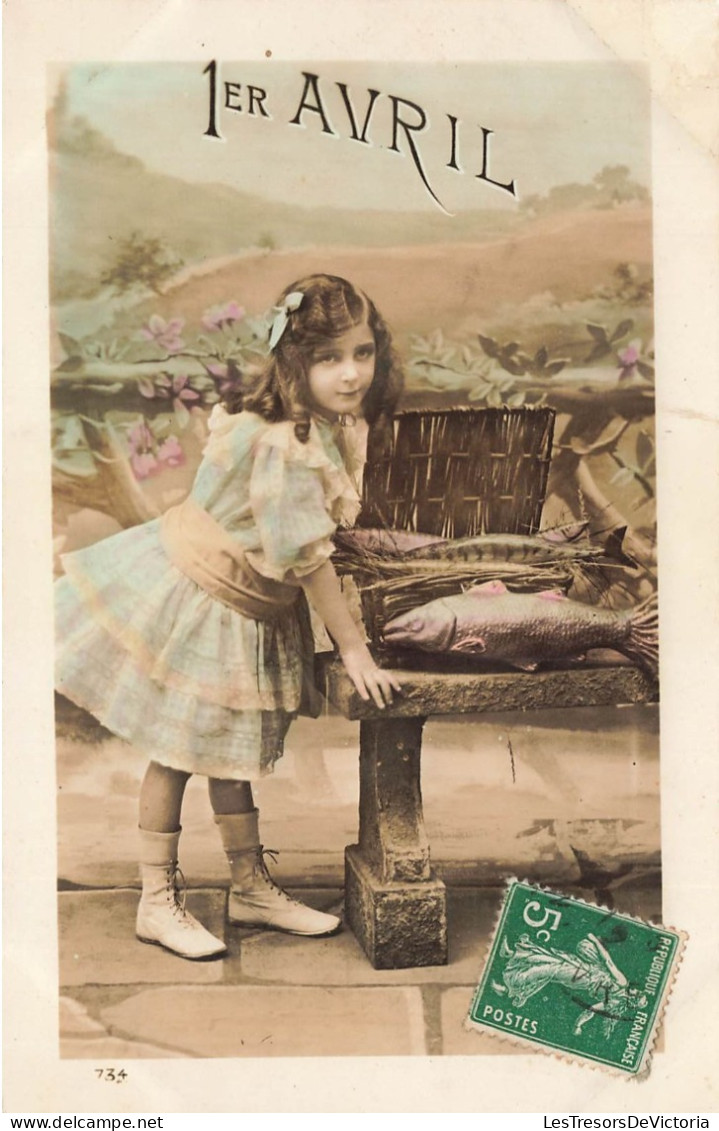 FETES - VOEUX - 1er Avril - Poisson D'avril - 1er Avril - Jeune Fille - Poisson - Colorisé - Carte Postale Ancienne - April Fool's Day