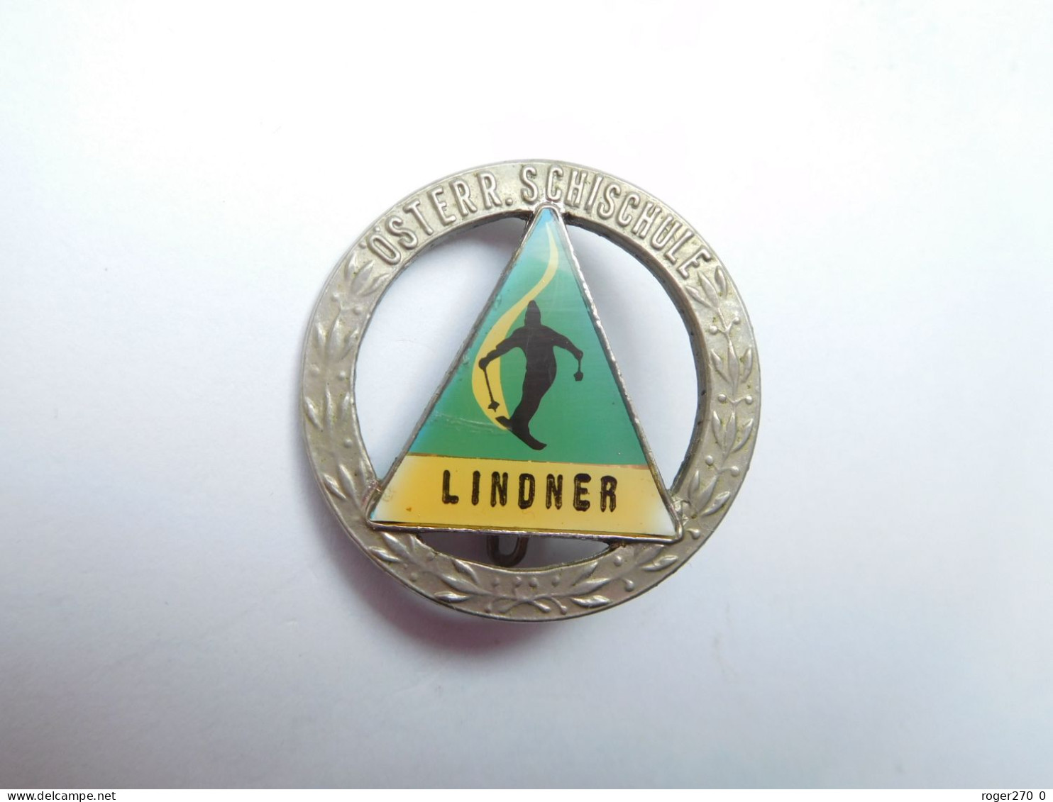 Belle Broche En Relief ( No Pin's ) , Lindner , Ski , Lindner österrEIch Skischule , Autriche - Villes