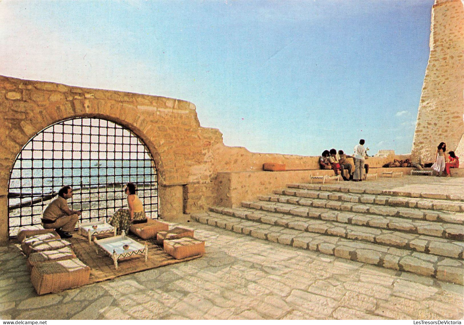 TUNISIE - Hammamet - Au Pied Des Remparts - Carte Postale - Tunisie