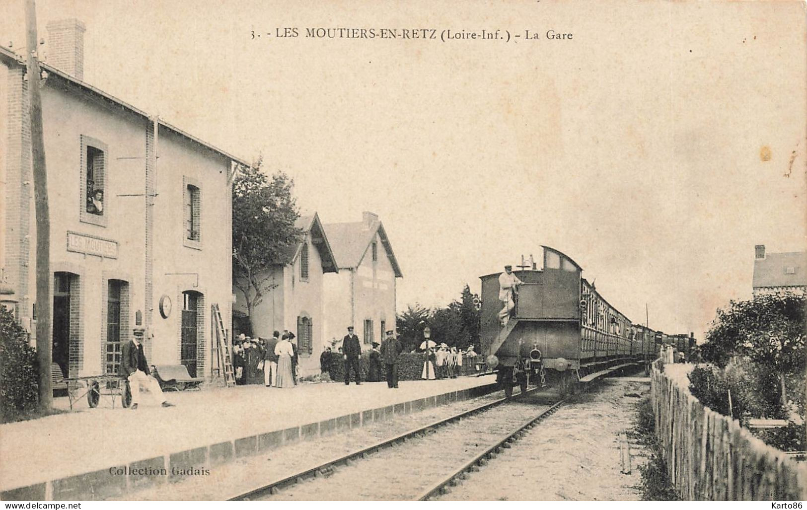 Les Moutiers En Retz * Intérieur De La Gare * Train Locomotive * Ligne Chemin De Fer - Les Moutiers-en-Retz