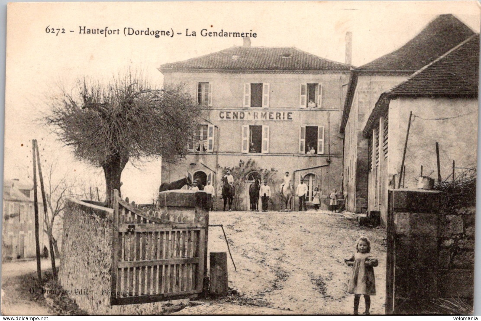 S16301 Cpa 24 Hautefort - La Gendarmerie - Hautefort