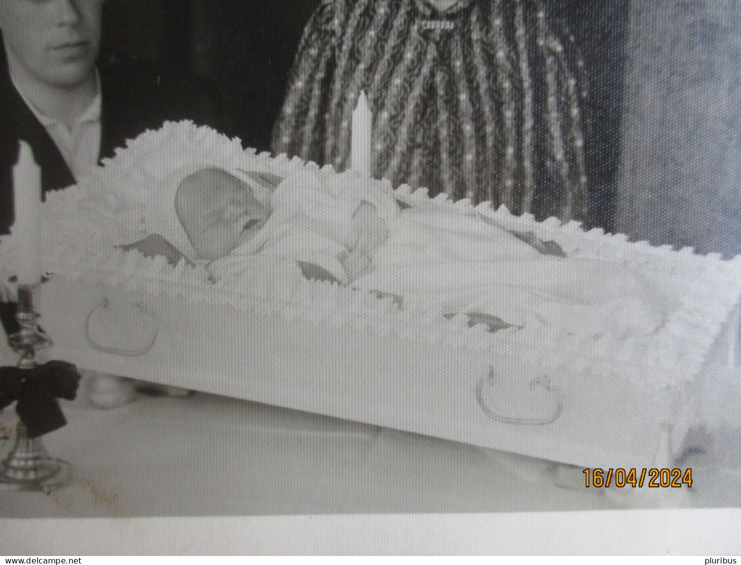 POST MORTEM FUNERAL BABY CHILD IN COFFIN - Beerdigungen