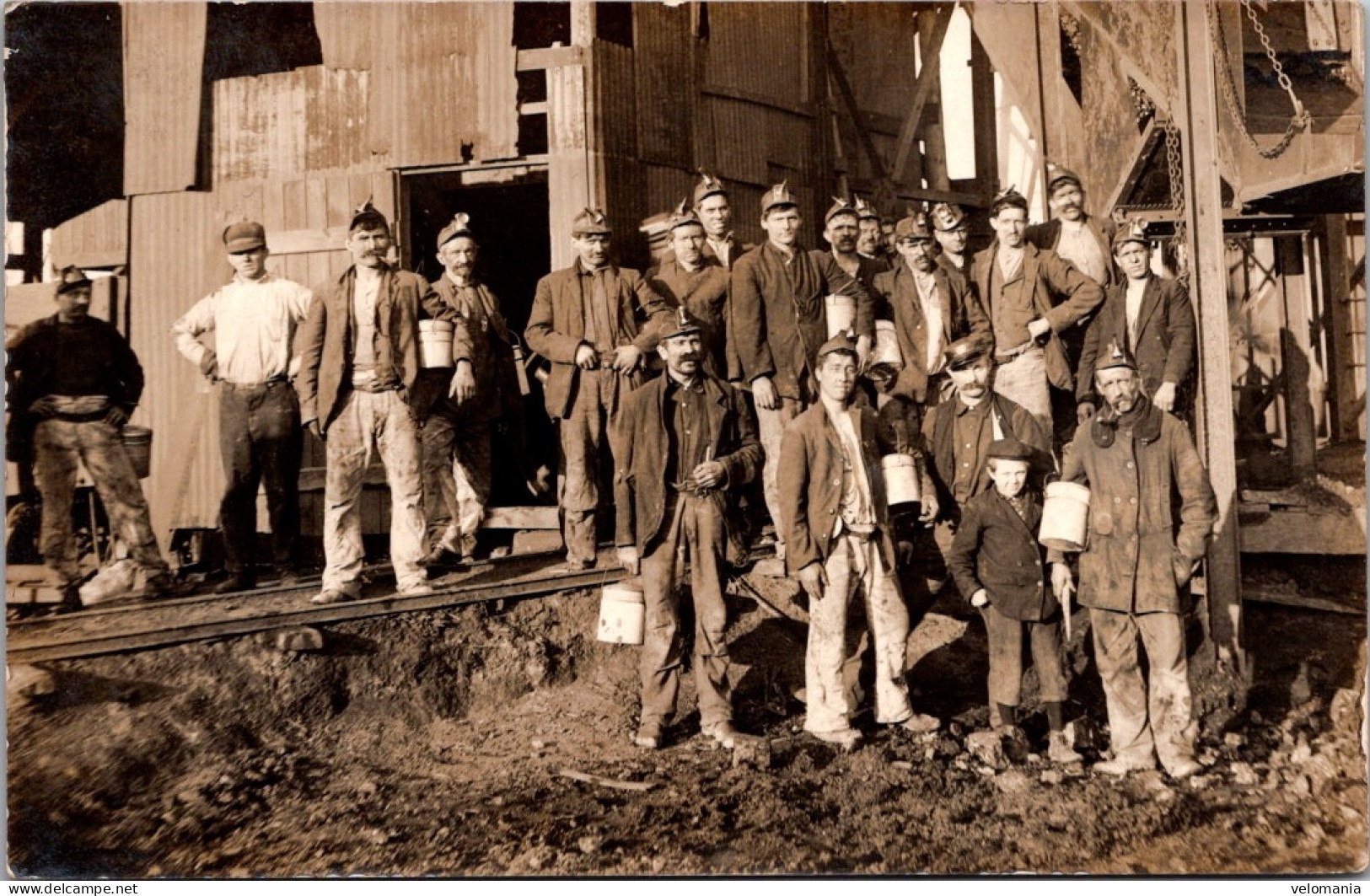 S16313 Cpa Carte Photo Groupe D'ouvriers à Identifier - Zu Identifizieren