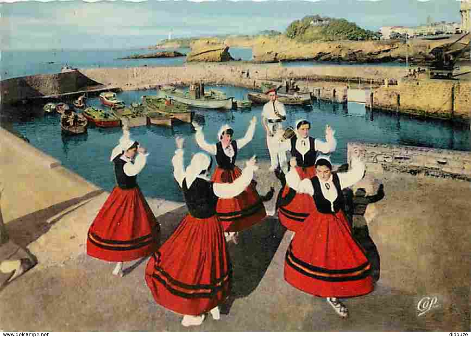 Folklore - Costumes - Pays Basque - Groupe Folklorique Bi-Harri De Biarritz - La Ronde - Voir Scans Recto Verso - Costumi