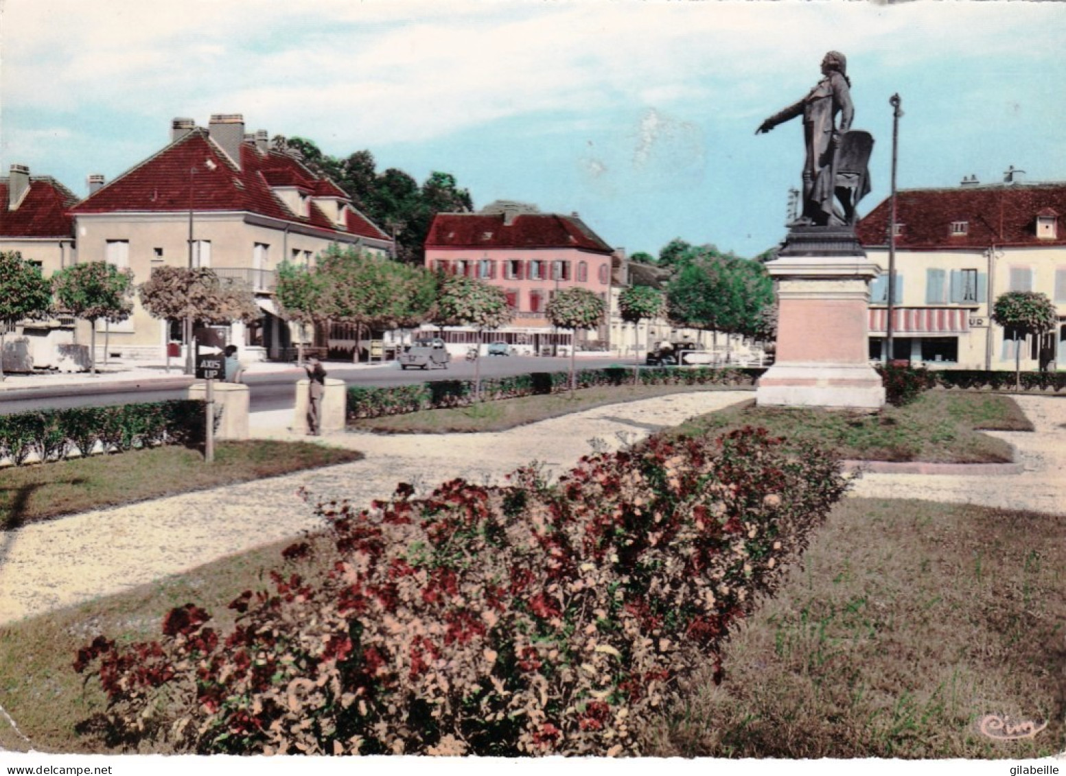 10 - Aube -  ARCIS Sur AUBE - Le Square Et La Statue De Danton - Arcis Sur Aube