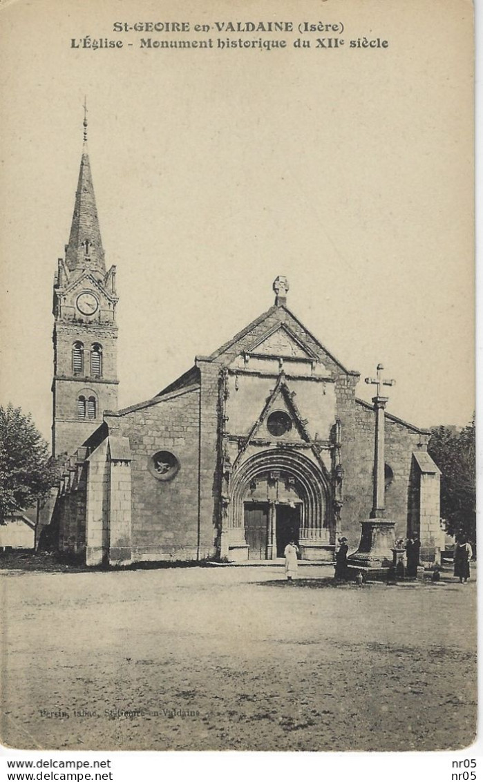 38  - ST GEOIRE En VALDAINE - L'Eglise ( Monument Historique Du XII E Siecle ) -    ( Isere ) - Saint-Geoire-en-Valdaine