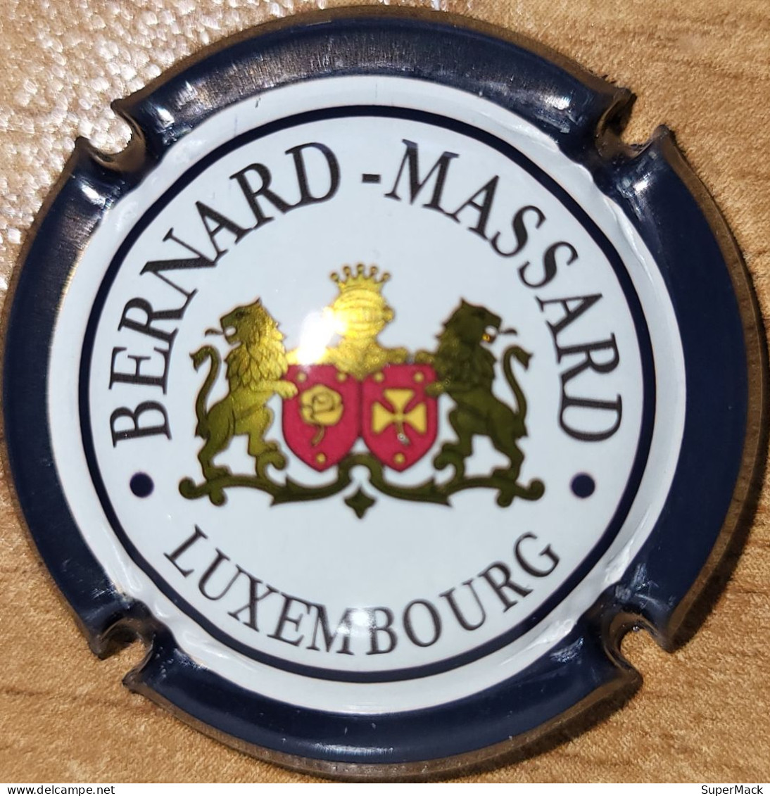 Capsule Crémant Luxembourg BERNARD MASSARD Série Blason, Type 4 Série 2, Bleu & Blanc Nr 24 - Spumanti