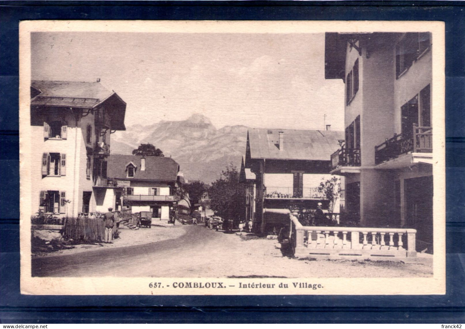 74. Combloux. Intérieur Du Village - Combloux