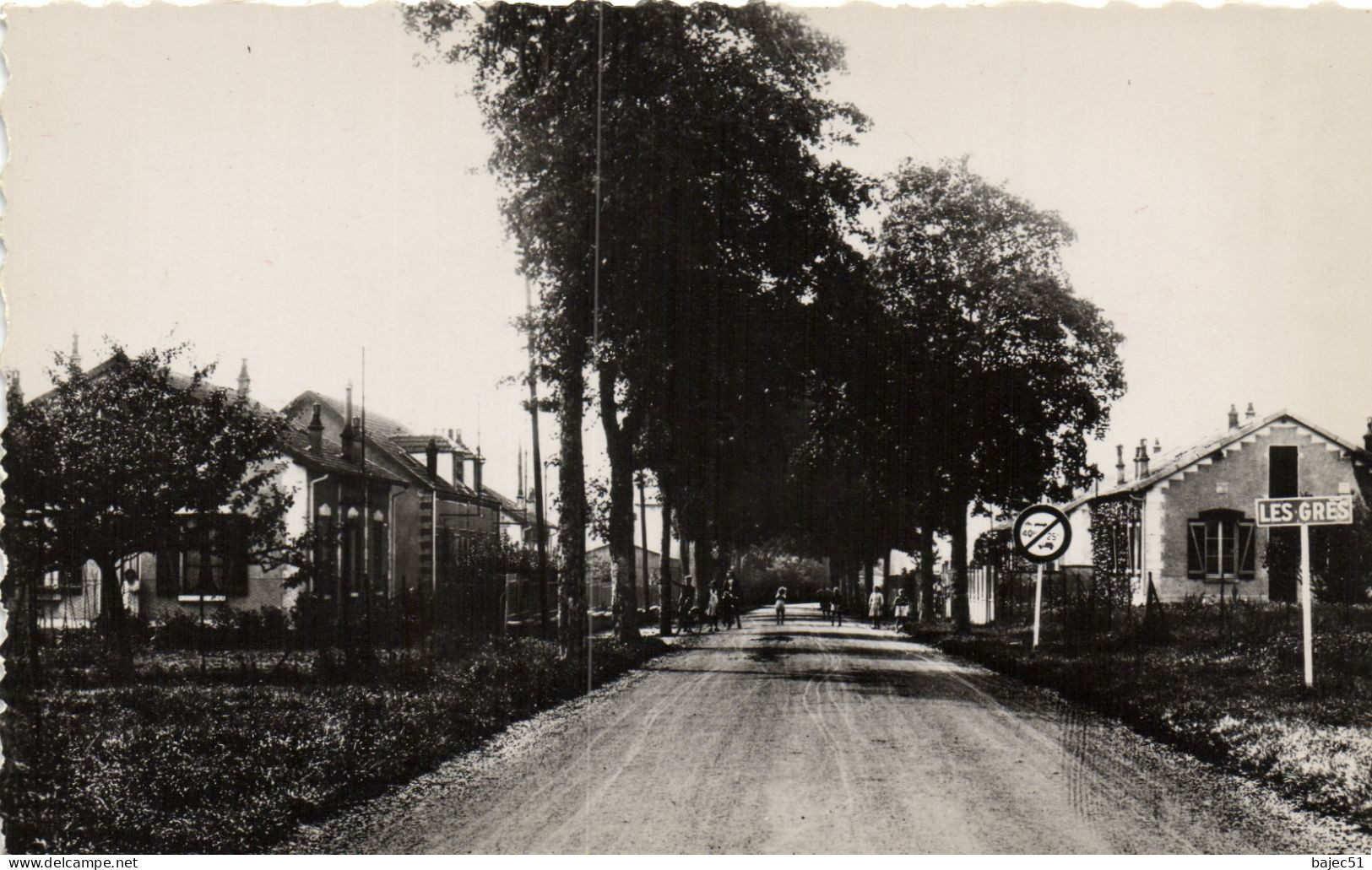 Fontaines Les Grès - Avenue De La Gare - Autres & Non Classés