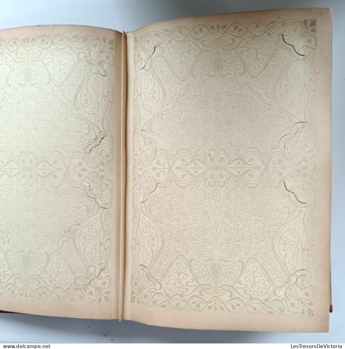 Album Pour Cartes Postales - Couverture Tissus Bordeux - Dim28/21/3cm - Alben, Binder & Blätter