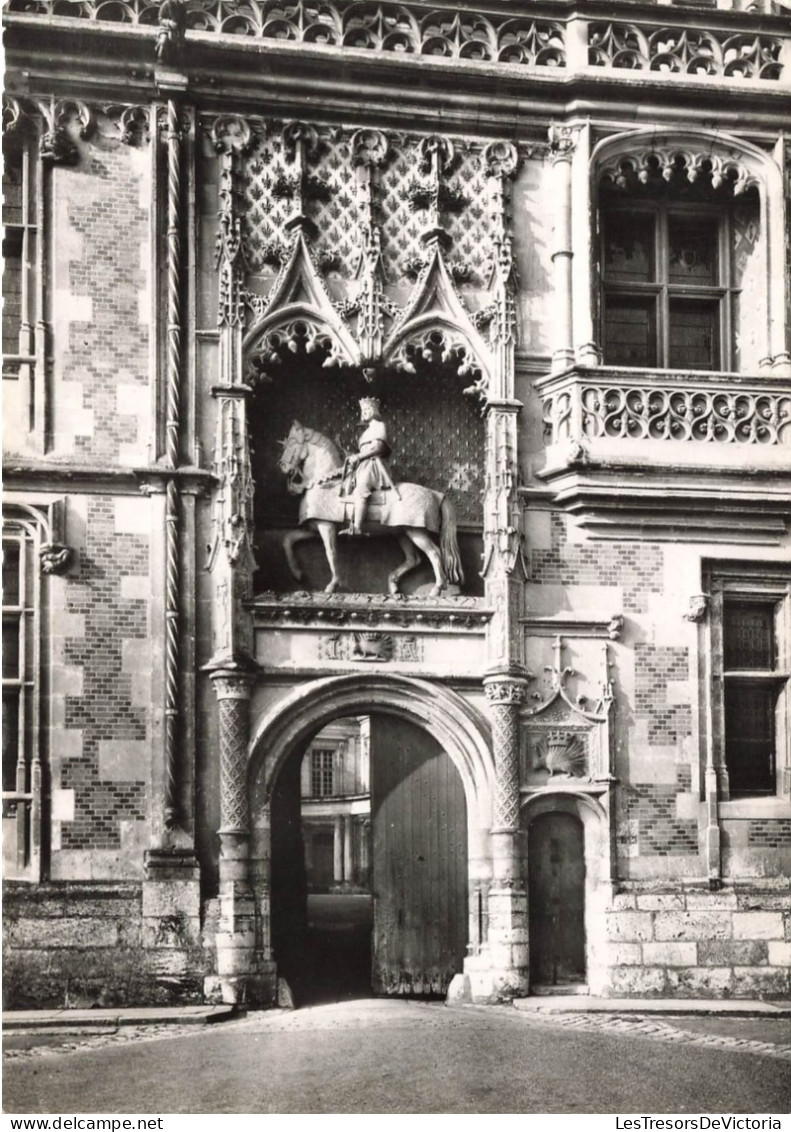 FRANCE - Blois - Le Château De Blois - L'entrée Du Château - Statue équestre De Louis XII - Carte Postale - Blois