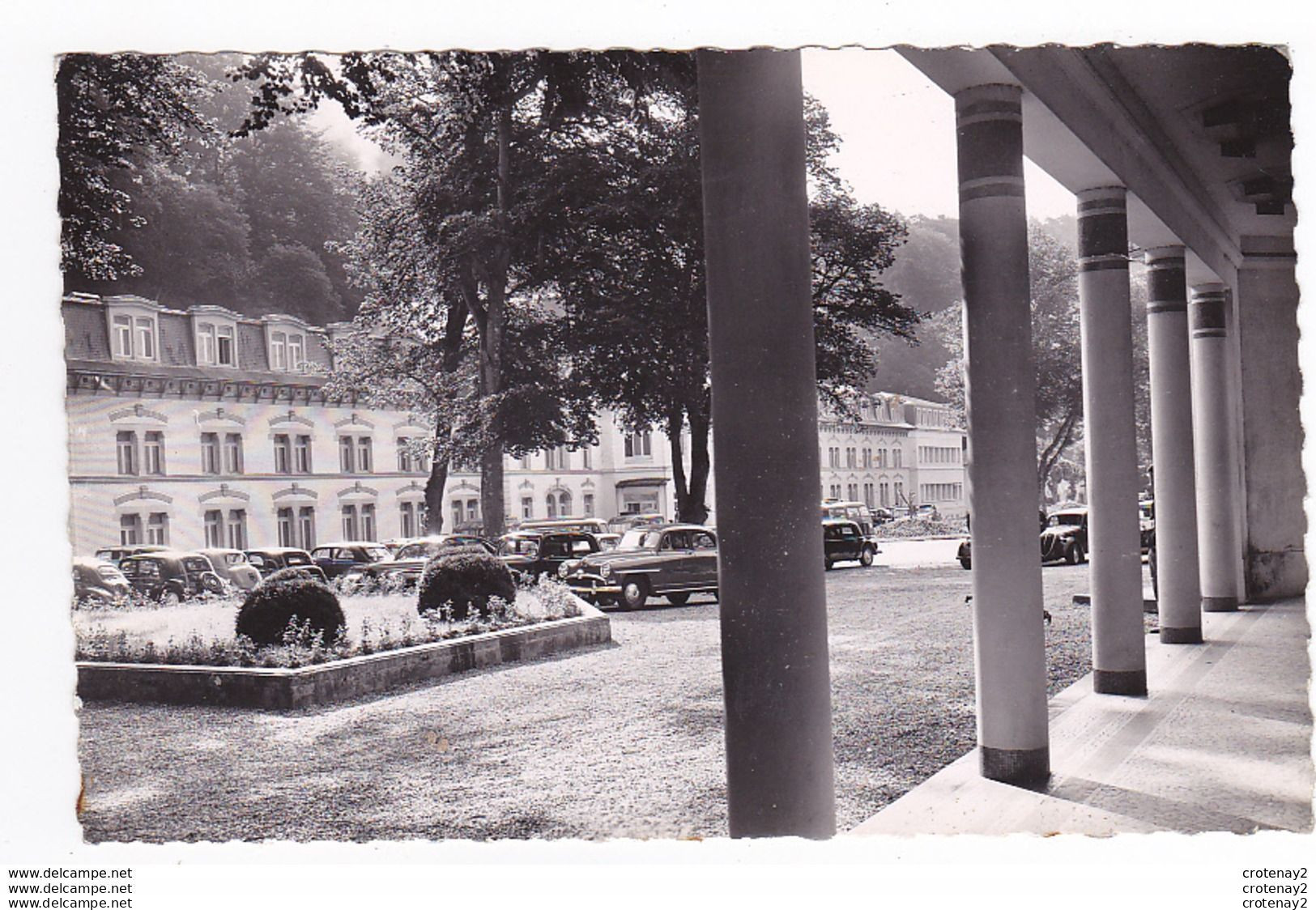 61 BAGNOLES DE L'ORNE N°27 Etablissement Thermal En 1958 Simca Aronde Citroën Traction 2CV BUS Editions R. Gallois Rueil - Bagnoles De L'Orne