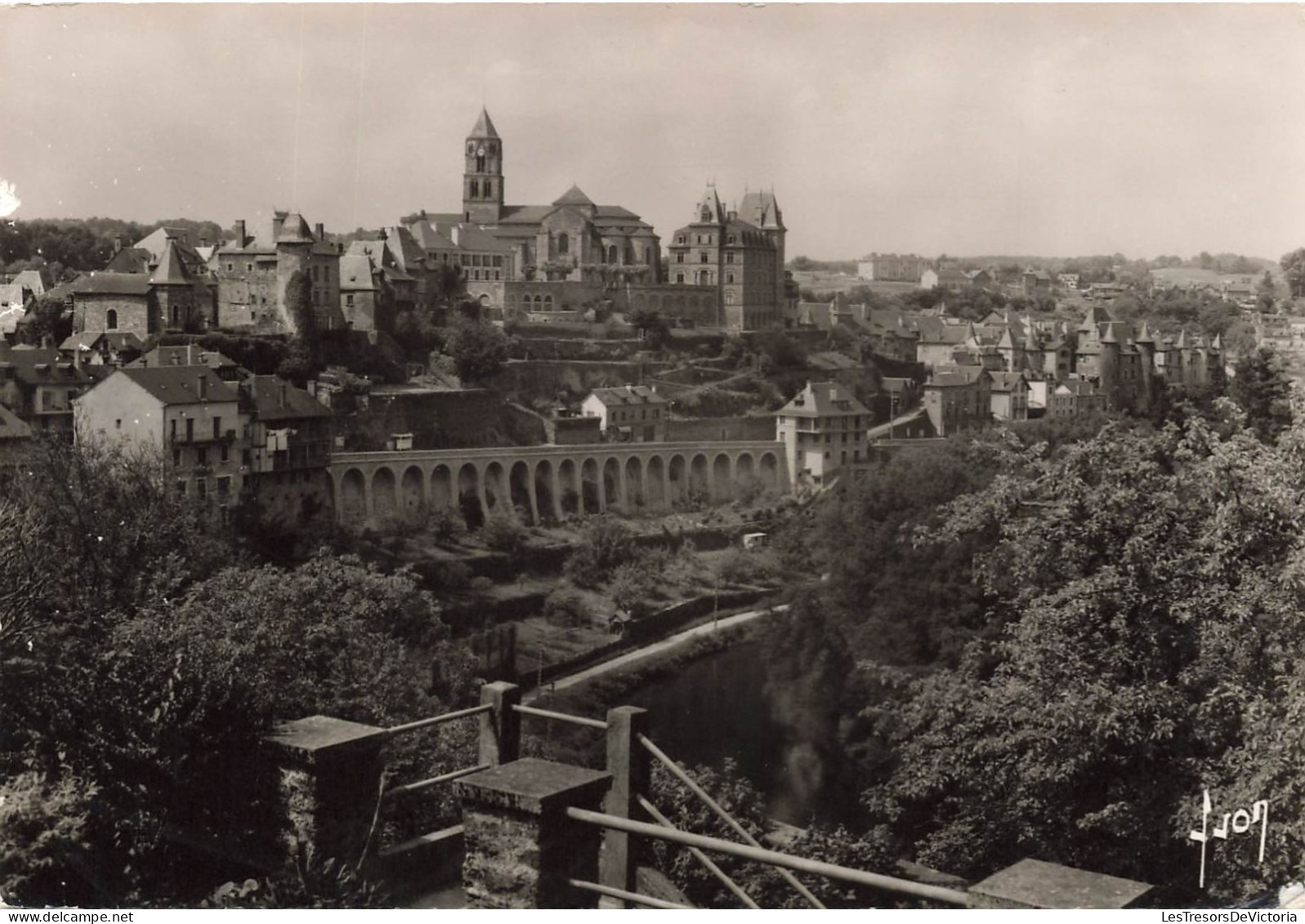 FRANCE - Uzerche - église - Viaduc - Vue Générale - Carte Postale - Uzerche