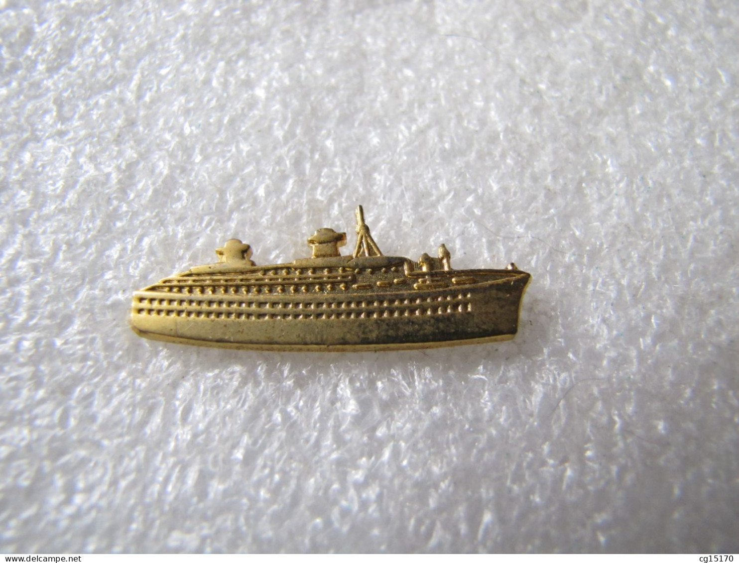 PIN'S    BATEAU  PAQUEBOT - Bateaux