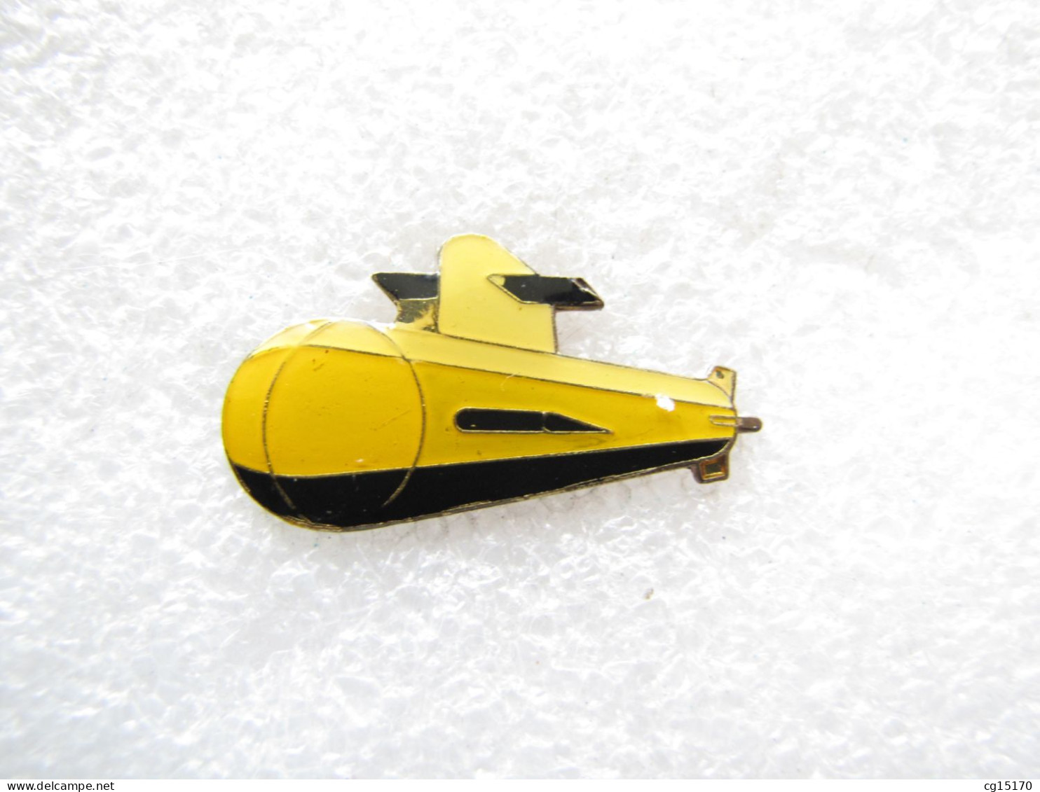 PIN'S    SOUS MARIN JAUNE - Boats