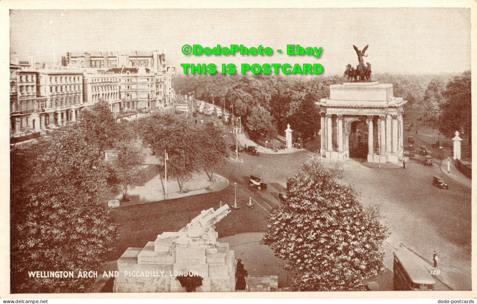 R377097 London. Wellington Arch And Piccadilly - Autres & Non Classés