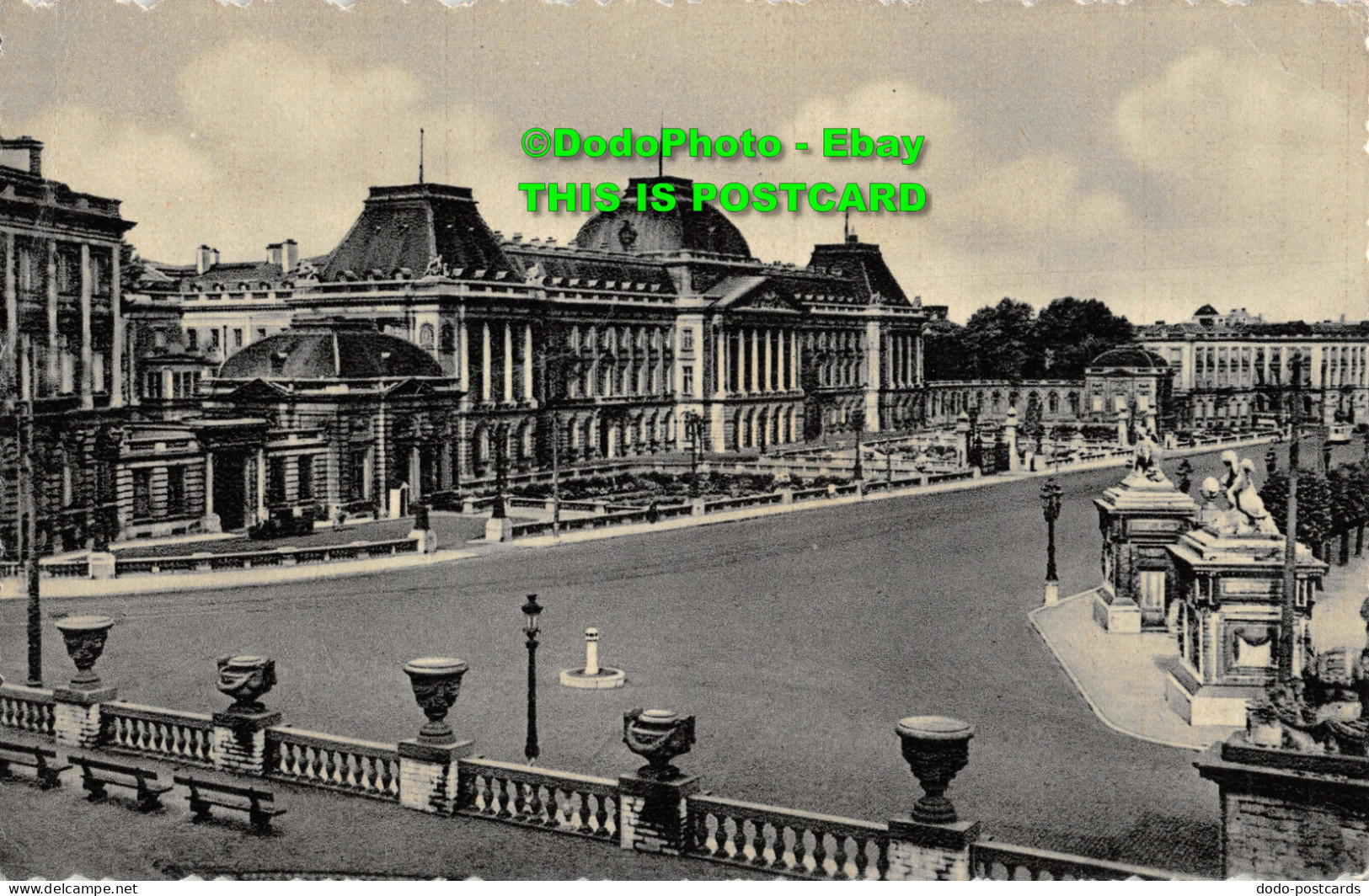 R377217 Bruxelles. Palais Royal. J. C. Postcard - Welt