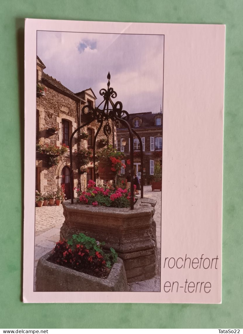 Rochefort-en-Terre : Vieilles Maisons Fluries De La Place Du Puits - Rochefort En Terre