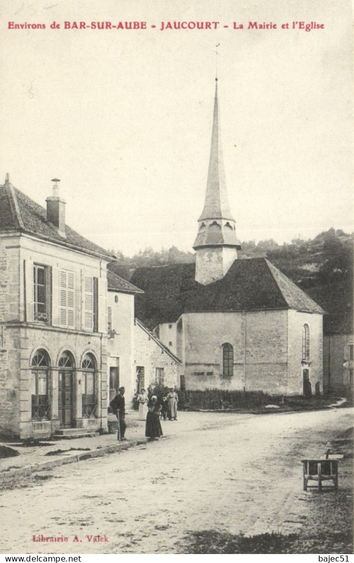 Jaucourt - La Mairie Et L'église - Autres & Non Classés