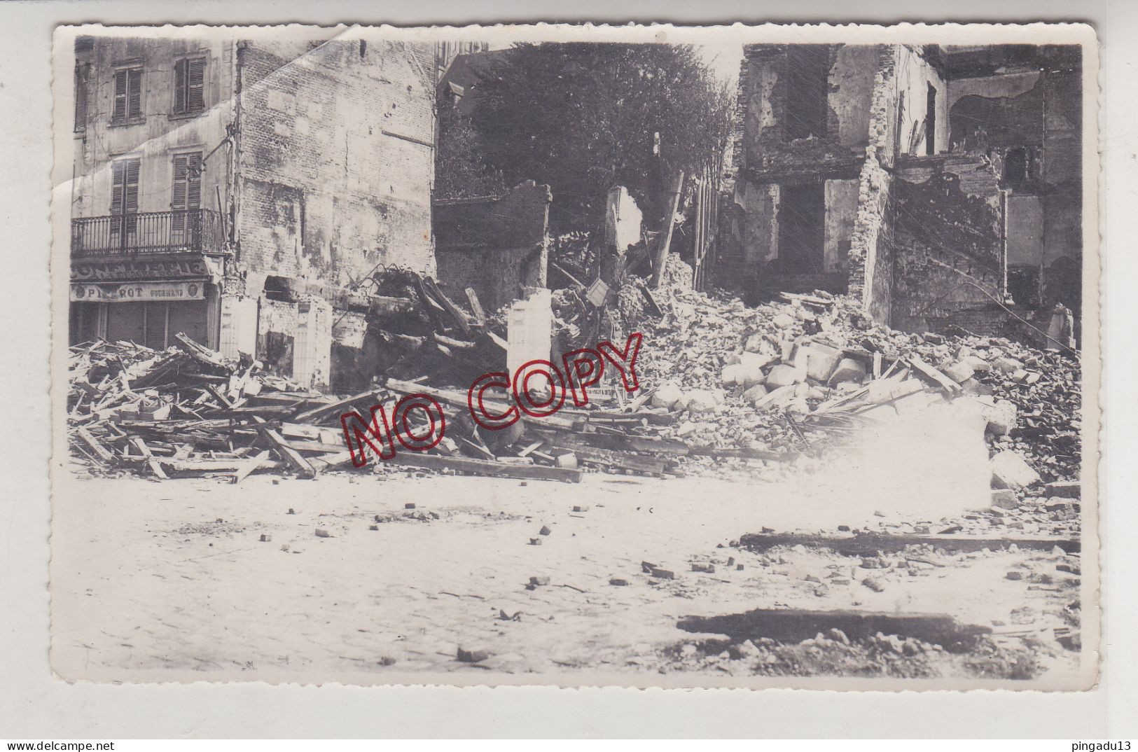 WW2 Photo Beau Format Bombardement De Lisieux Août 1944 Commerce Confiserie La Dragée D'Or - 1939-45