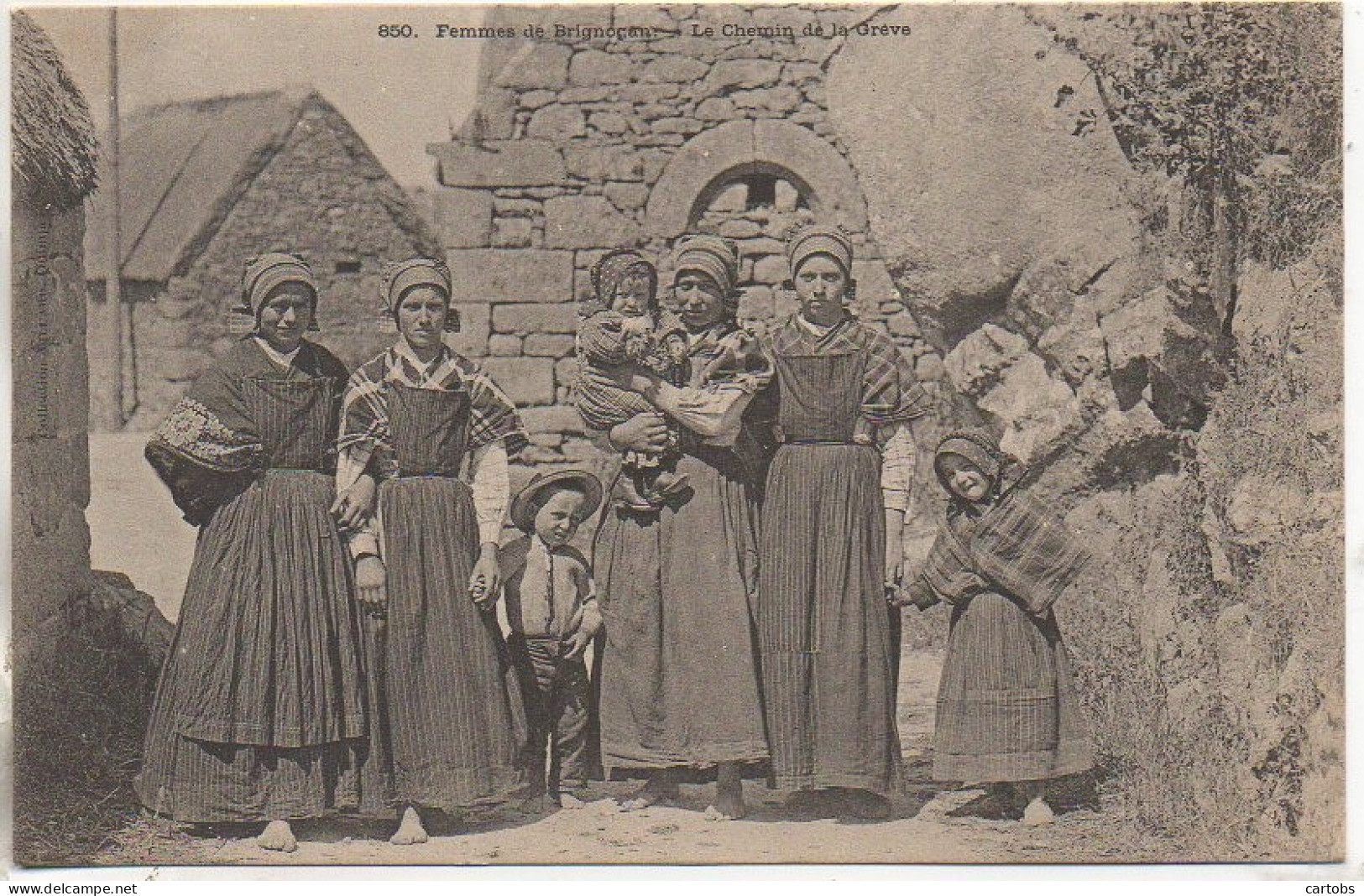 29 Femmes De BRIGNOGAN - Le Chemin De La Grève - Brignogan-Plage