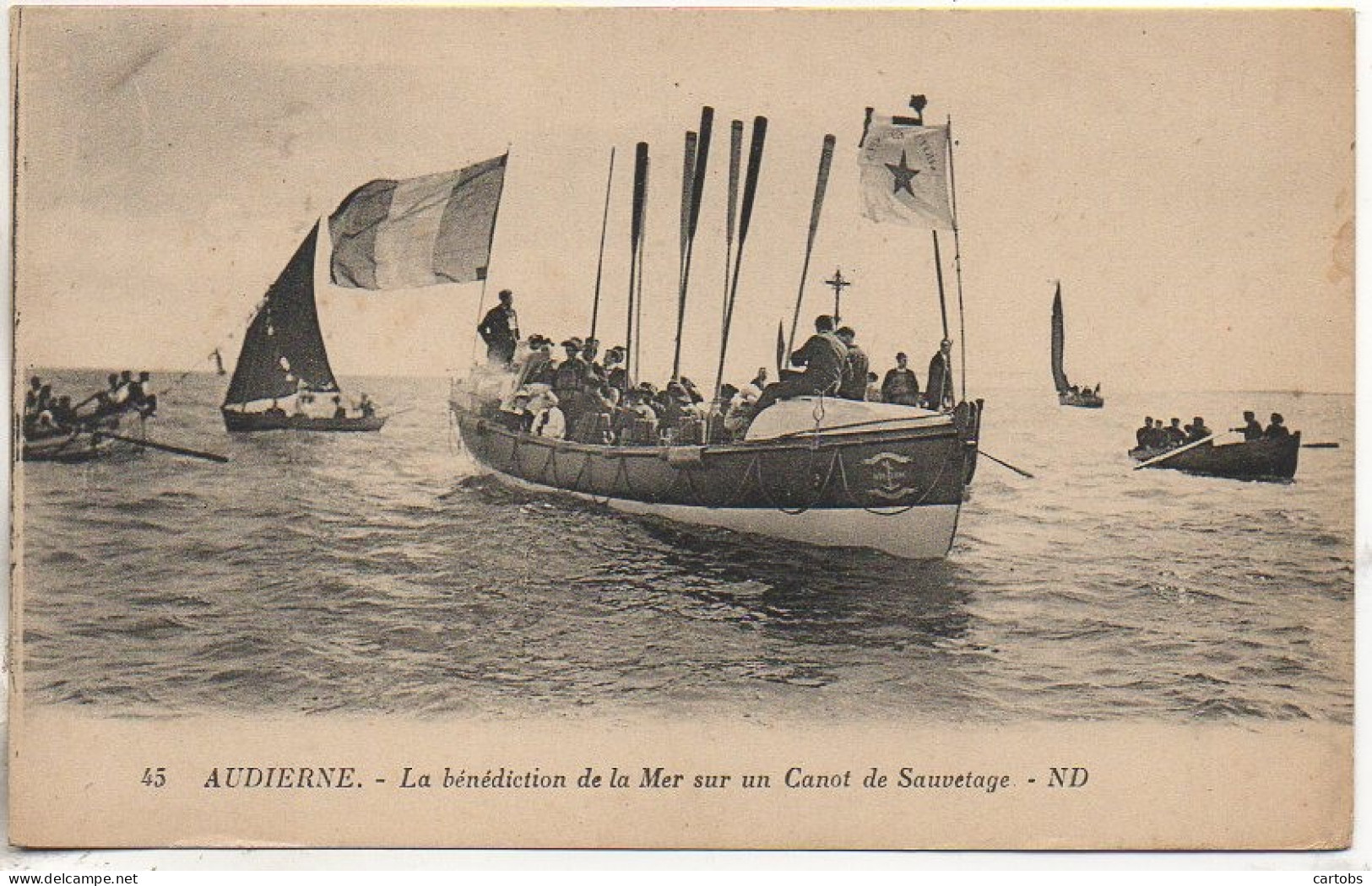 29 AUDIERNE  La Bénédiction De La Mer Sur Un Canot De Sauvetage - Audierne