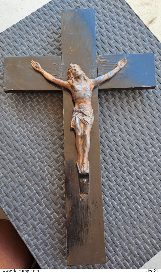 Crucifix. 60 Cm X 36 Cm. - Religious Art