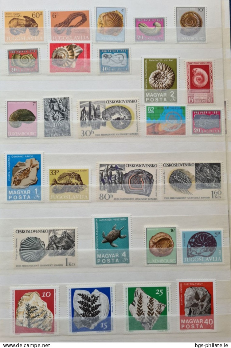 Collection De Timbres Sur Le Thème Des Minéraux. - Collections (without Album)