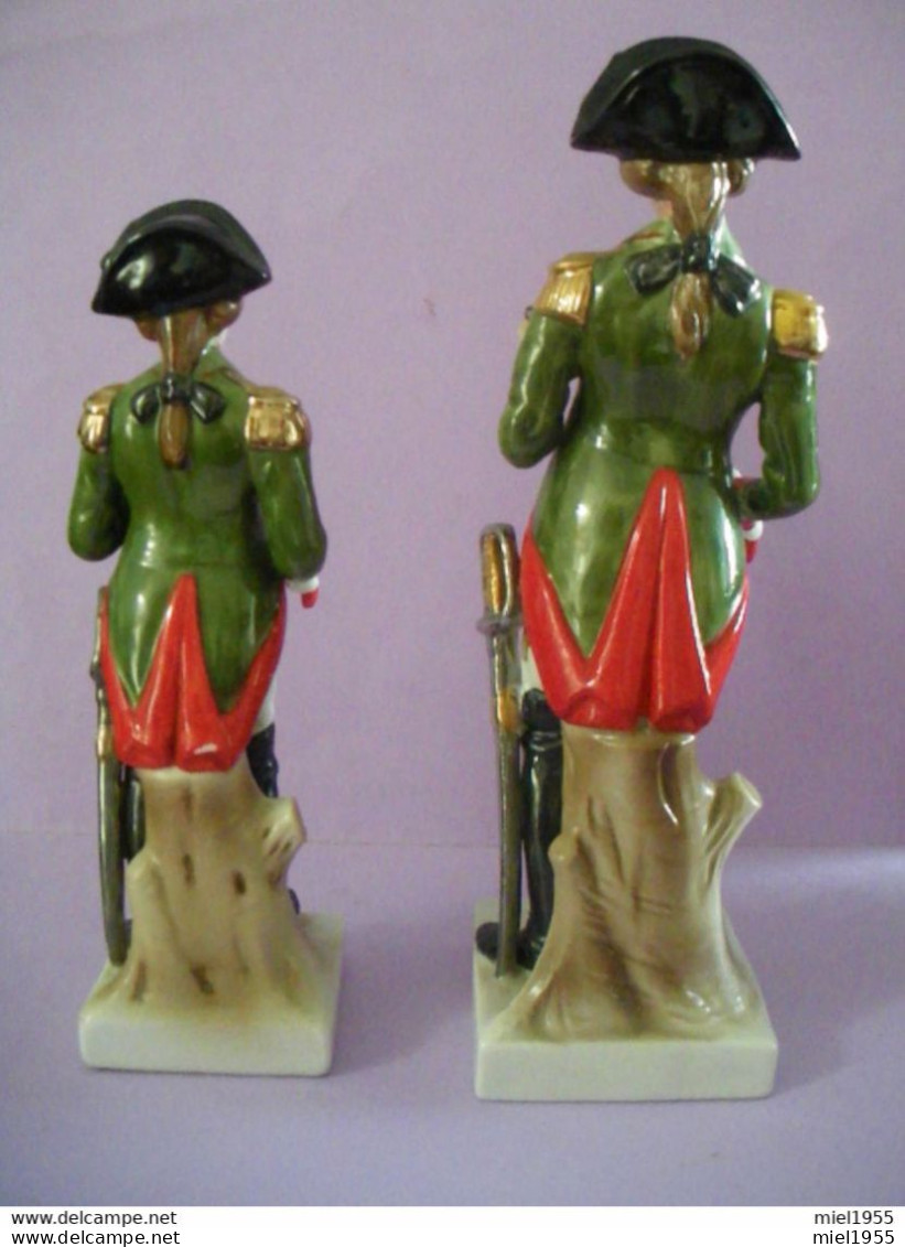 Lot 2 Statuettes En Porcelaine (18 & 21,5 Cm) Soldat De L'armée De NAPOLEON (6 Photos) Voir Description - Other & Unclassified