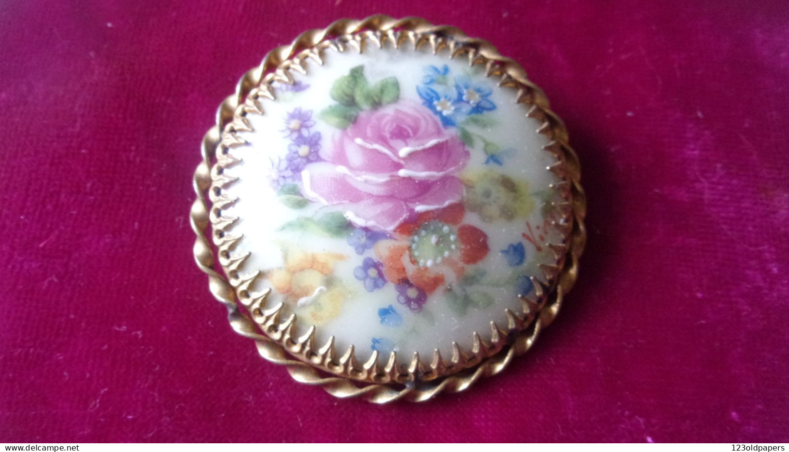 VINTAGE BROCHE ROSES EMAILLEES LIMOGES PORCELAINE 5 CM ENAMELED PORCELAIN BROOCH PORCELAIN ROSE - Broschen