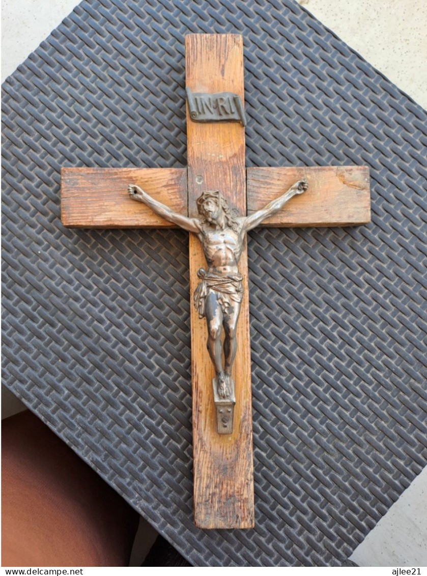 Crucifix. 55 Cm X 35 Cm. - Art Religieux