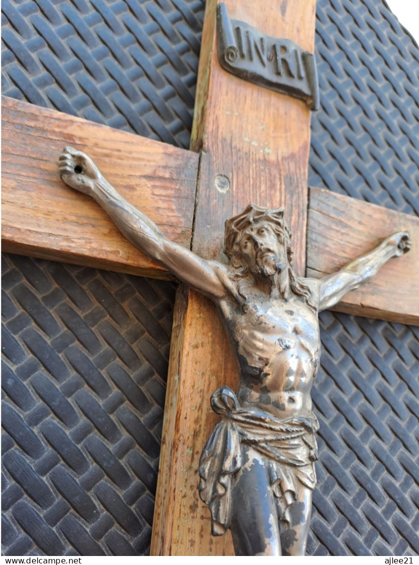 Crucifix. 55 Cm X 35 Cm. - Art Religieux