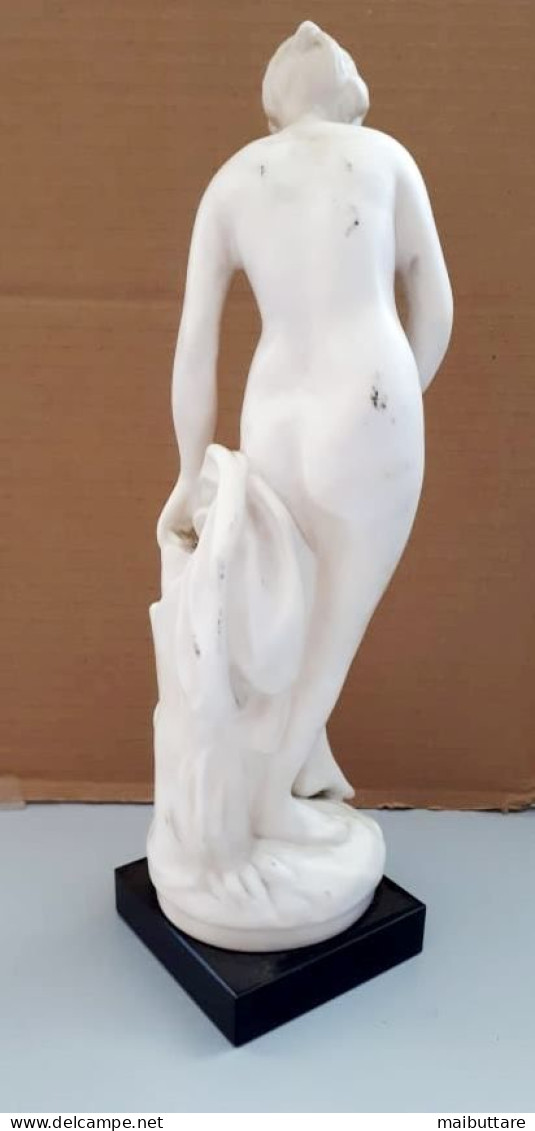 Statua Di Donna In Polvere Di Marmo. Altezza Cm. 30 Vintage In Buone Condizioni - Pietre E Marmi