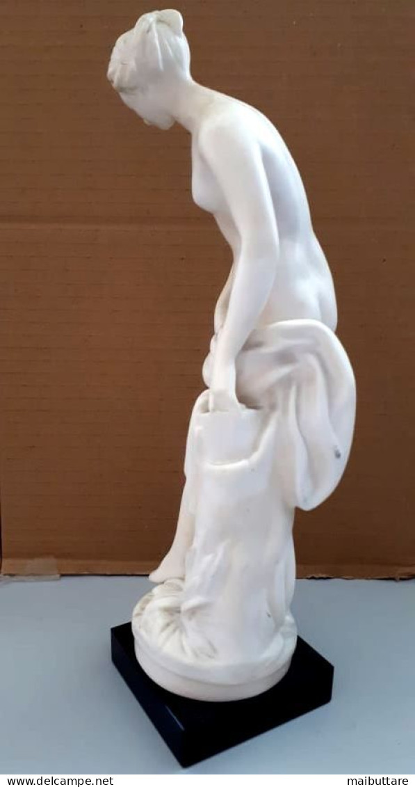 Statua Di Donna In Polvere Di Marmo. Altezza Cm. 30 Vintage In Buone Condizioni - Pietre E Marmi